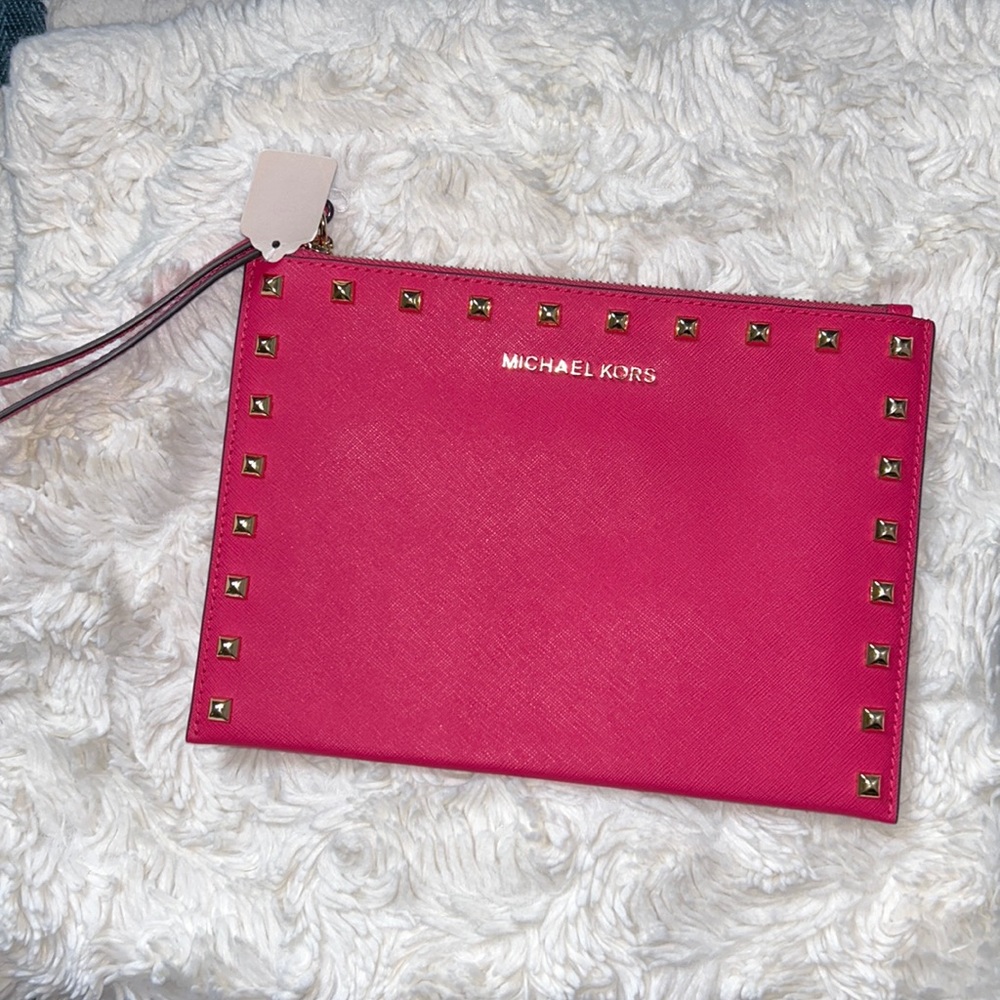 NWOT Michael Kors Jet Set Travel XL Studded Leather Zip Clutch Wristlet